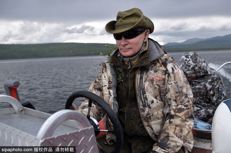 Putin se convierte en pescador profesional en sus vacaciones 4