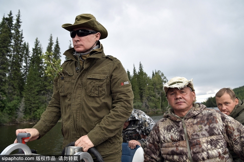 Putin se convierte en pescador profesional en sus vacaciones 1