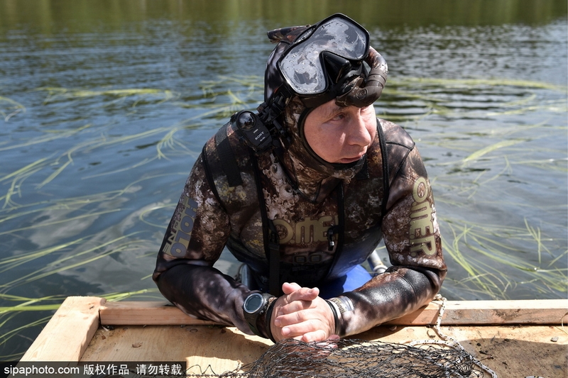 Putin se convierte en pescador profesional en sus vacaciones 6