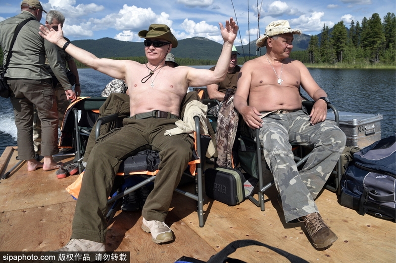 Putin se convierte en pescador profesional en sus vacaciones 5