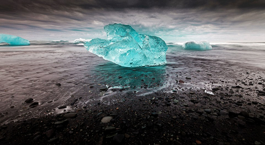 Bello paisaje de lago glaciar en Islandia5