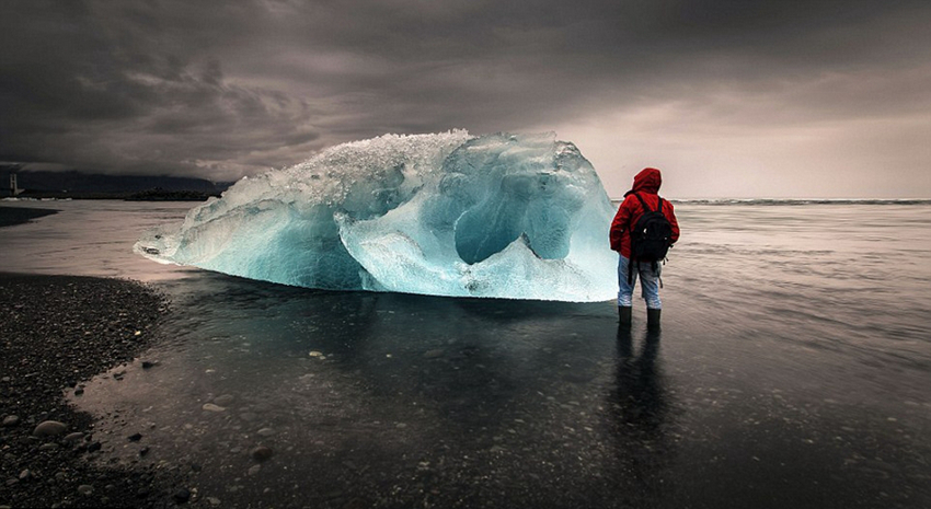 Bello paisaje de lago glaciar en Islandia7