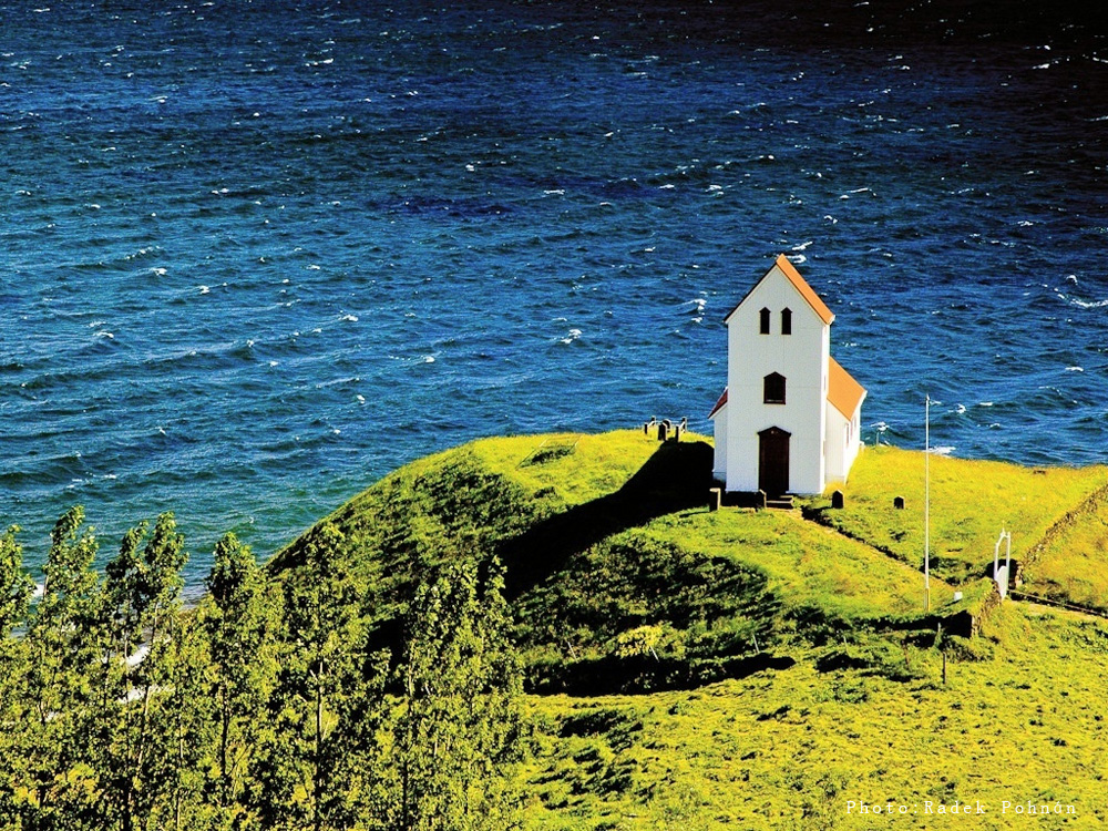 Fotos interesantes de las iglesias pequeñas en Islandia