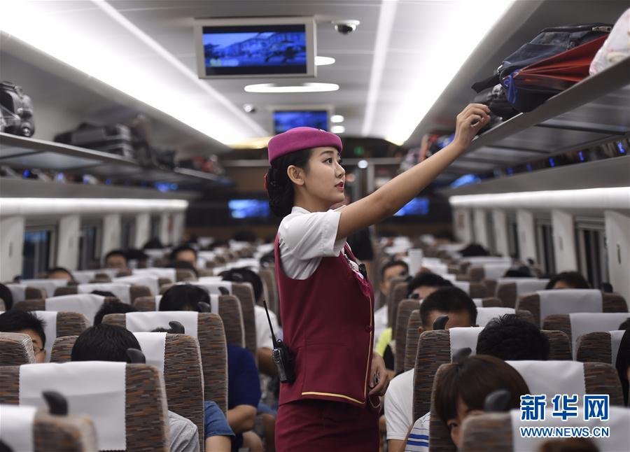 China inaugura su nueva generación de trenes bala 2