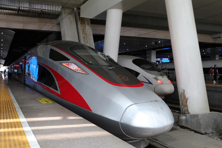 China inaugura su nueva generación de trenes bala 5