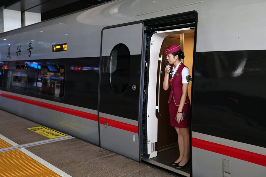 China inaugura su nueva generación de trenes bala 6