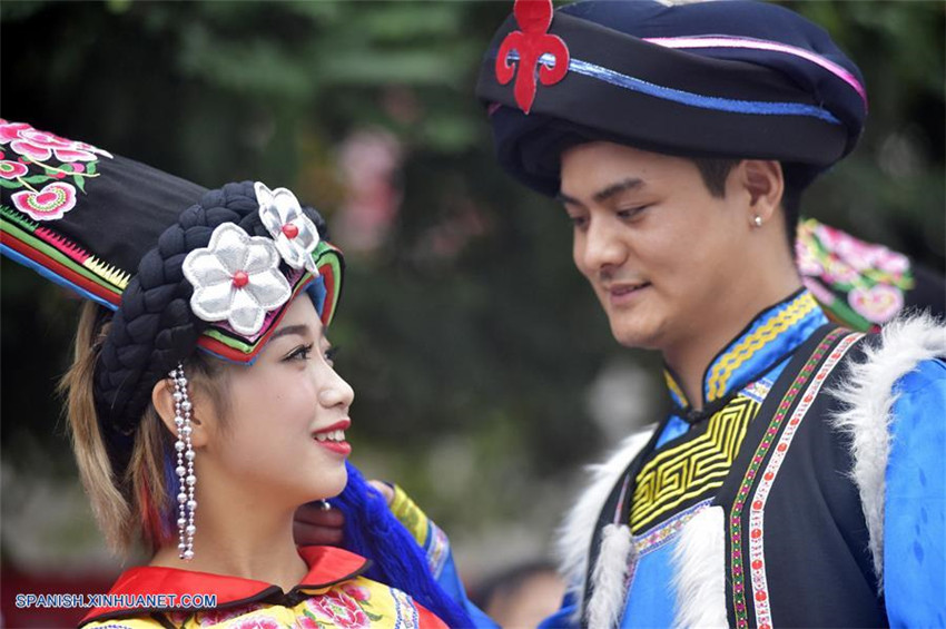 Se lleva a cabo una boda grupal de la minoría étnica Qiang para celebrar festival Qixi