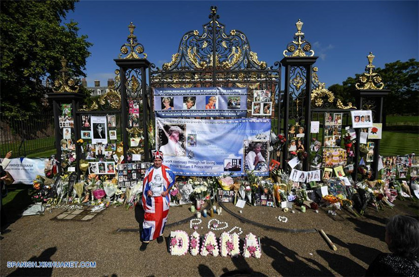 A 20 años de distancia, Reino Unido recuerda a Diana, 'la princesa del pueblo'