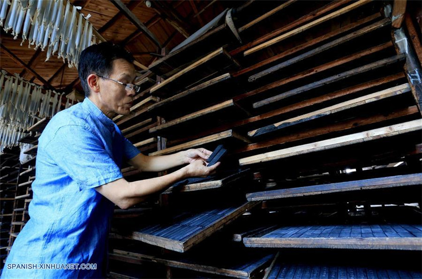 Anhui: Producción de tizas de tinta en Shexian, un tipo de artesanía