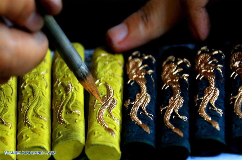 Anhui: Producción de tizas de tinta en Shexian, un tipo de artesanía