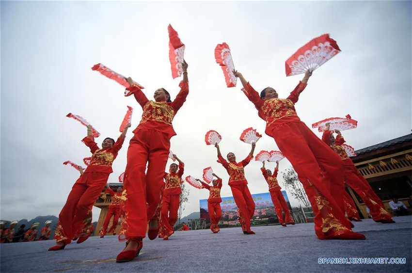 Concurso de danza de figuras en Longshan, Hunan