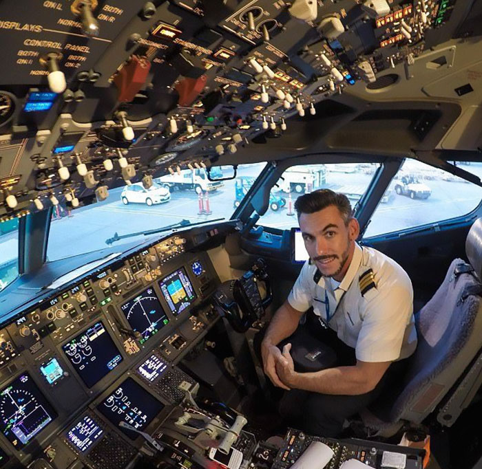 Peligrosos selfies de piloto se vuelven virales en internet, ¿verdaderos o falsos?