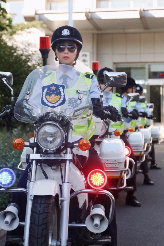 Patrulla femenina se encarga de controlar el tráfico en Liaoning7