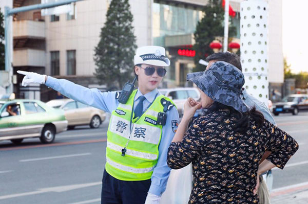 Patrulla femenina se encarga de controlar el tráfico en Liaoning5