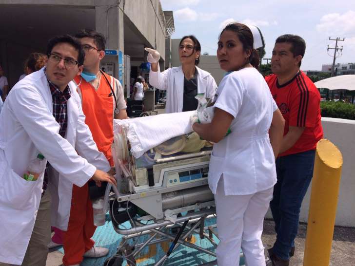 'El ángel de Morelos': el bebé que nació en la calle un minuto después del terremoto y en medio de la muerte