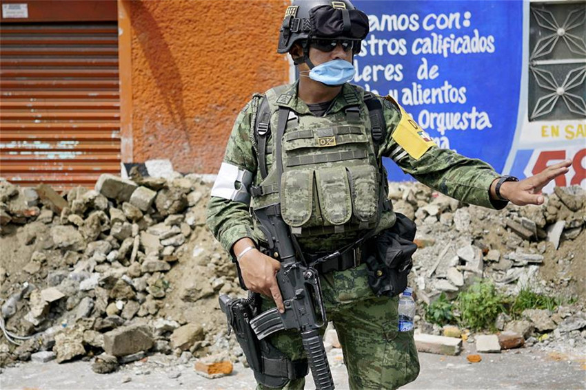 Sube a 273 número de muertos por terremoto en México