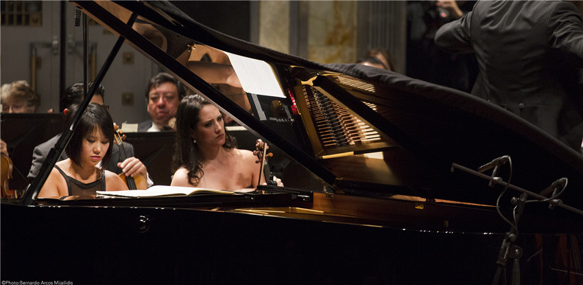 Público mexicano ovaciona de pie a la pianista china Yuja Wang en el Palacio de Bellas Artes 