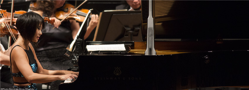 Público mexicano ovaciona de pie a la pianista china Yuja Wang en el Palacio de Bellas Artes