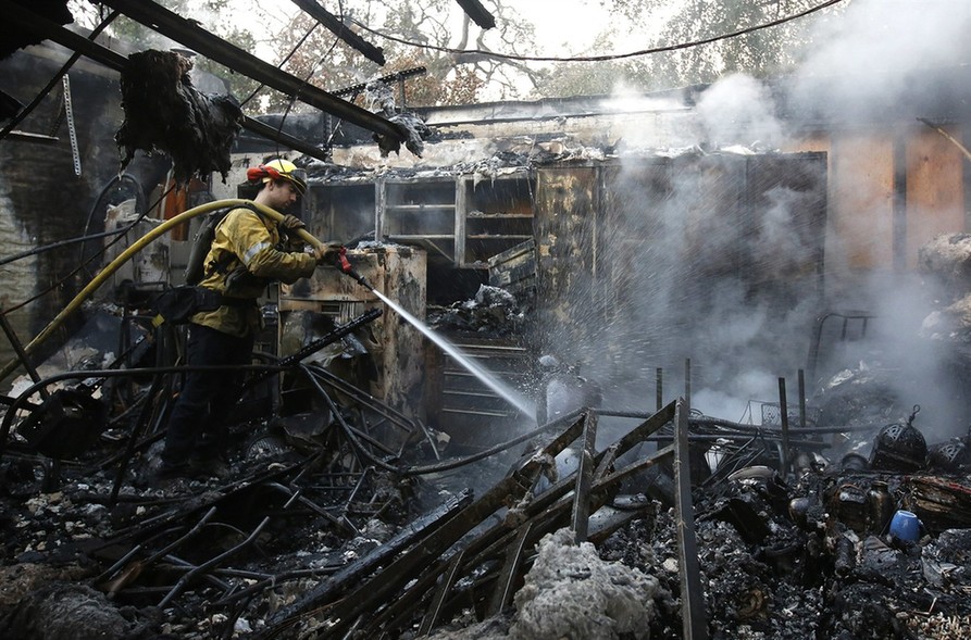 Sube a 11 número de muertos por incendios en California