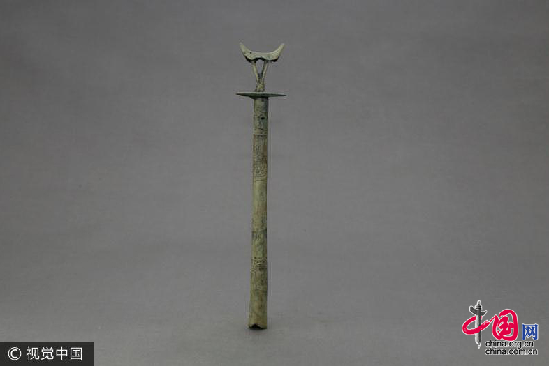 Hallan antiguo mazo de bronce y agujas de acupuntura en suroeste de China 5