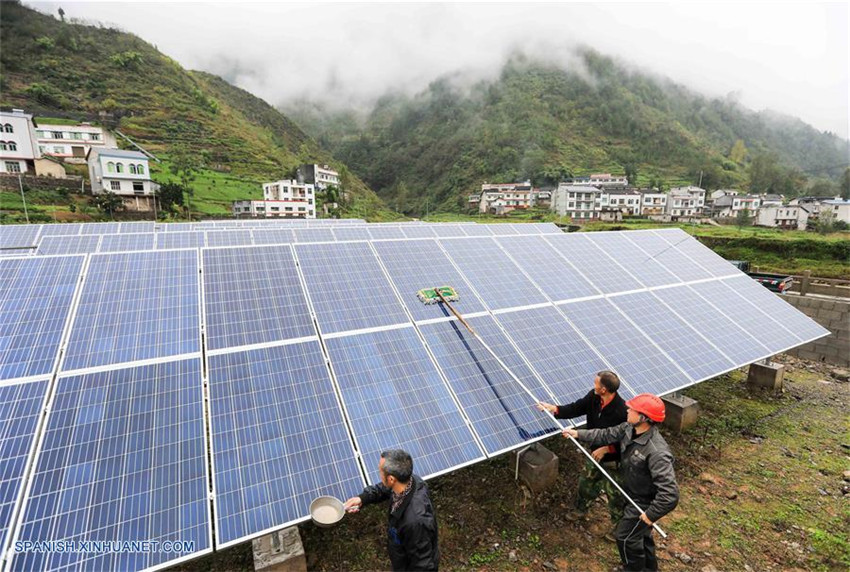 Ganancias creadas por generación de energía fotovoltaica ayudan a aldeanos a aumentar sus ingresos