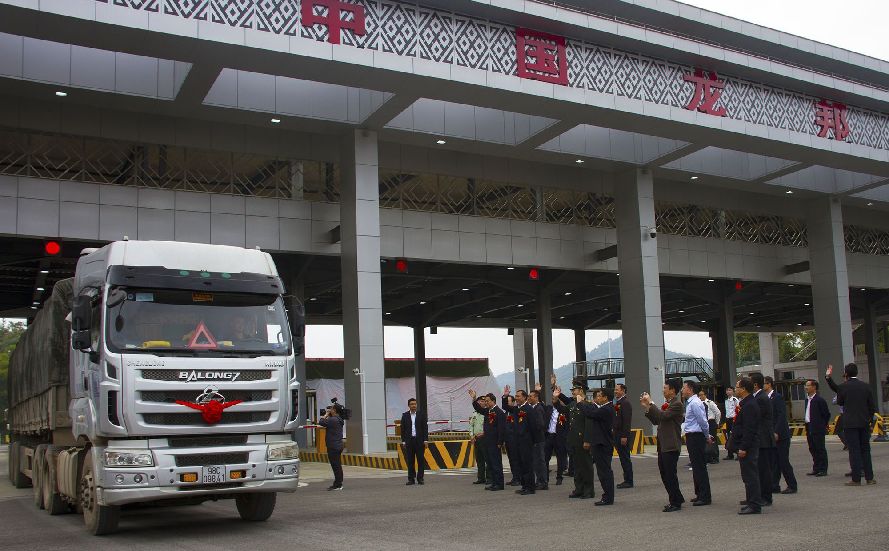 Una nueva zona comercial transfronteriza China-Vietnam fue inaugurada en la región autónoma zhuang de Guangxi.
