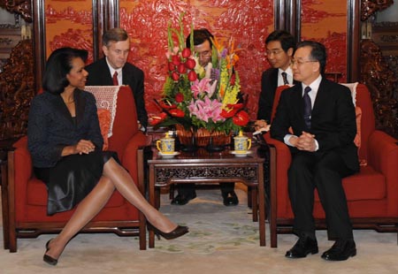 Chinese Premier Wen Jiabao (R) meets with U.S. Secretary of State Condoleezza Rice in Beijing, capital of China, Feb. 26, 2008.