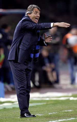 Inter Milan coach Roberto Mancini gestures during their Italian Serie A soccer match against Napoli at the San Paolo stadium in Naples March 2, 2008.