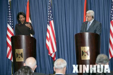Palestinian President Mahmoud Abbas (R) and visiting U.S. Secretary of State Condoleezza Rice speak in a press conference in Ramallah, March 4, 2008. Rice urged Israel and the Palestinians on Tuesday to resume suspended peace negotiations and said she believed a deal was still possible by the end of the year.