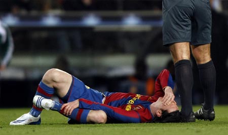 Barcelona's Lionel Messi lies injured on the pitch during their Champions League first knockout round, second leg soccer match against Celtic in Barcelona March 4, 2008.