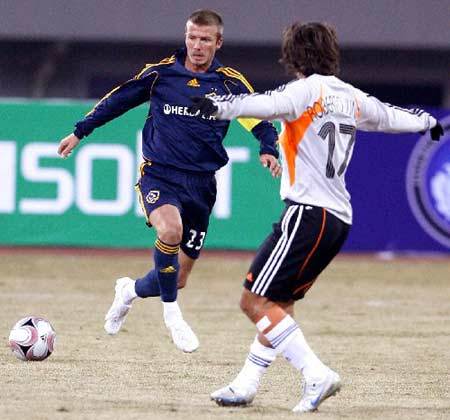 Los Angeles Galaxy's David Beckham fights for the ball during a soccer match performance against Shanghai Hong Kong United in Shanghai, east China, March 5, 2008. Los Angeles Galaxy won 3-0. 