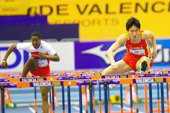 China's Liu Xiang (R) competes during the men's 60m hurdles qualifications at the 12th IAAF World Indoor Athletics Championship in Valencia, Spain, March 8, 2008. Liu entered the semifinals with 7.73 seconds. (Xinhua/Xu Jinquan)