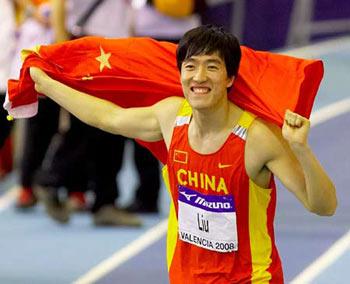 China's star hurdler Liu Xiang finished first on Saturday to snatch the title in men's 60 meter hurdles at the 12th World Indoor Championships in Valencia, Spain.(Xinhua Photo)