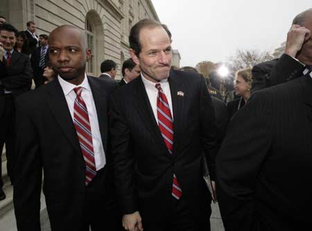 New York Governor Eliot Spitzer (C) leaves after a news conference on Capitol Hill in Washington Nov. 14, 2007.
