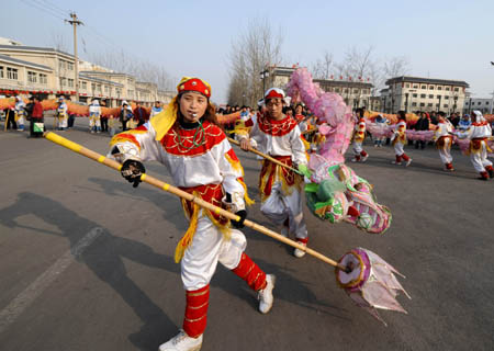 Performers perform dragon dance during the temple fair in Nanjie village of Taiyuan, capital of northern China