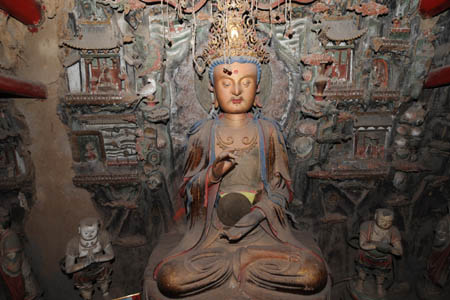 Photo taken on March 7, 2008 shows an earth sculpture buddha in Shuilu Buddhist Nunnery at the foot of Mountain Wangshun in Lantian county of northwest China's Shaanxi Province. Shuilu Buddhist Nunnery, one of key historical relics under state protection, possesses in the main hall a fine collection of over 3,000 pieces of earth mural sculptures that can be traced back to more than 1,000 years. 