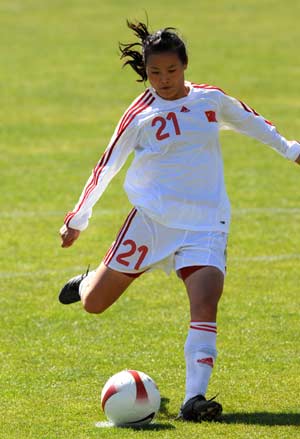 China's Song Xiaoli shoots in a match against Portugal in the Algarve Cup women's soccer championship in Algarve, Portugal, March 12, 2008. China won 6-5 and placed the ninth.