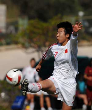 China's Bi Yan tries to control the ball in a match against Portugal in the Algarve Cup women's soccer championship in Algarve, Portugal, March 12, 2008. China won 6-5 and placed the ninth.