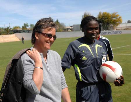 Elisabeth Loisel(L), head coach of the Chinese women soccer team, reacts after a match against Portugal in the Algarve Cup women's soccer championship in Algarve, Portugal, March 12, 2008. China won 6-5 and placed the ninth.