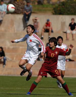 China's Yue Min (L) competes in a match against Portugal in the Algarve Cup women's soccer championship in Algarve, Portugal, March 12, 2008. China won 6-5 and placed the ninth.