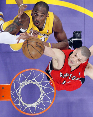 Los Angeles Lakers' Kobe Bryant (left) fights for a rebound with Toronto Raptors' Anthony Parker in Los Angeles on Tuesday. The Lakers won 113-107.