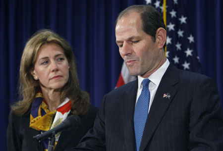 New York Governor Eliot Spitzer stands next to his wife Silda Wall Spitzer as he announces his resignation at his office in New York, March 12, 2008.(Xinhua/Reuters Photo)