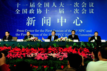 Chinese Minister of Commerce Chen Deming (C) meets the press during a press conference held by the news center for the First Session of the 11th National People's Congress (NPC) and the First Session of the 11th National Committee of the Chinese People's Political Consultative Conference (CPPCC) in Beijing, capital of China, March 12, 2008. 