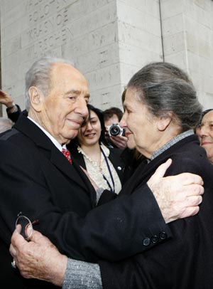 Israel's President Shimon Peres (L) hugs Simone Veil, a Holocaust survivor who became a French Cabinet Minister and President of the European Parliament, after laying a wreath at the Tomb of the Unknown Soldier under the Arc de Triomphe in Paris March 11, 2008. Shimon Peres is on a four-day state visit in France. 