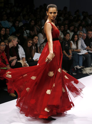A model presents a creation from Indian designers Gauri and Nainika's Autumn/Winter 2008 collection at the Wills Lifestyle India Fashion Week in New Delhi March 12, 2008. 
