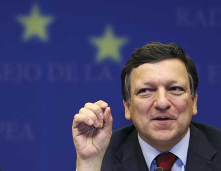 European Commission President Jose Manuel Barroso answers reporters' questions during a news conference prior to a European Union Heads of State and Government summit in Brussels March 13, 2008. (Xinhua/Reuters Photo)