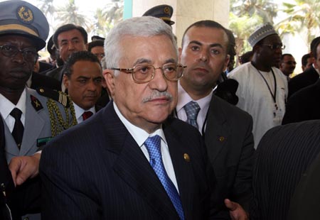 Palestinian President Mahmoud Abbas (C) arrives at the venue of the 11th Session of the Islamic Summit Conference in Dakar, capital of Senegal, March 13, 2008. With the theme of "Islam in the 21st Century", the 57-nation Organization of Islamic Conference (OIC) opened its two-day 11th Session of the Islamic Summit Conference on Thursday, during which the revising of the charter will be discussed.