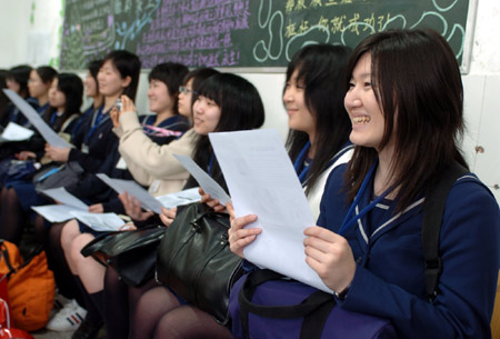 Japanese students attend a lesson with Chinese students in Mianyang of southwest China's Sichuan Province on March 12, 2008. 