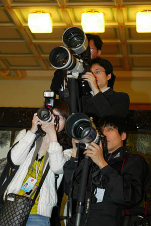 Journalists take photos during Chinese Foreign Minister Yang Jiechi's meeting with the press at the Great Hall of the People in Beijing, capital of China, March 12, 2008. 