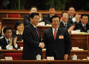 Outgoing Chinese Vice-President Zeng Qinghong (R) shakes hands with his successor Xi Jinping after Xi was elected vice-president of China during the fifth plenary meeting of the NPC session in Beijing, capital of China, March 15, 2008. (Xinhua Photo)